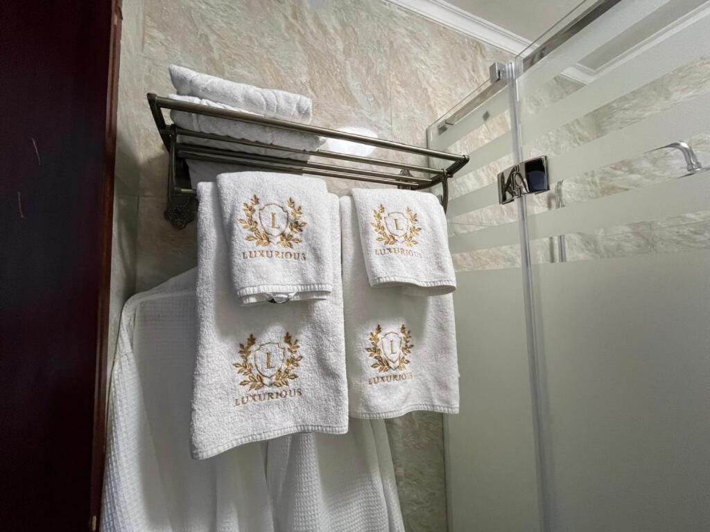 ホテル Luxurious タラズ エクステリア 写真